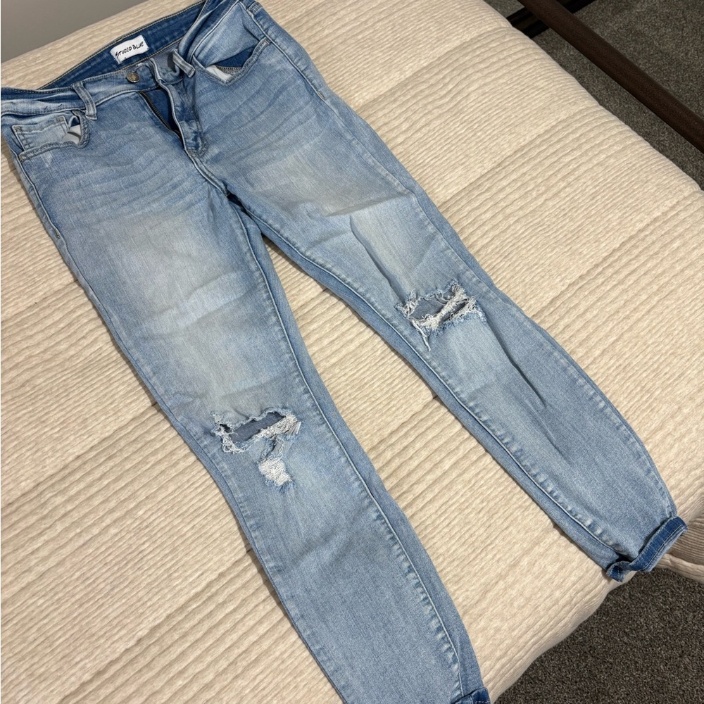 Distressed Light Blue Skinny Jeans — Casual Stretch Fit